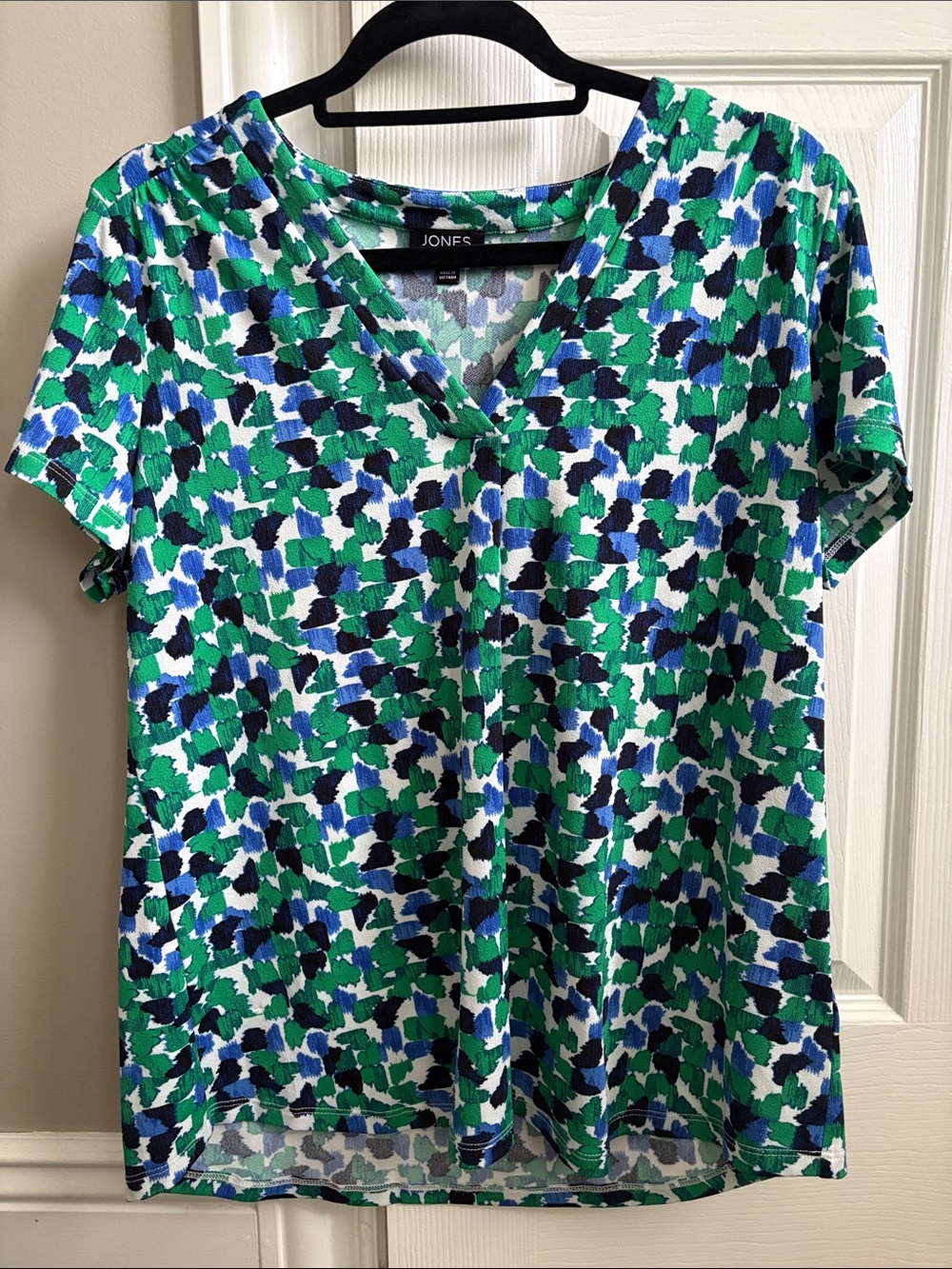 Jones New York Green, Blue & White V-Neck Short Sleeve Top